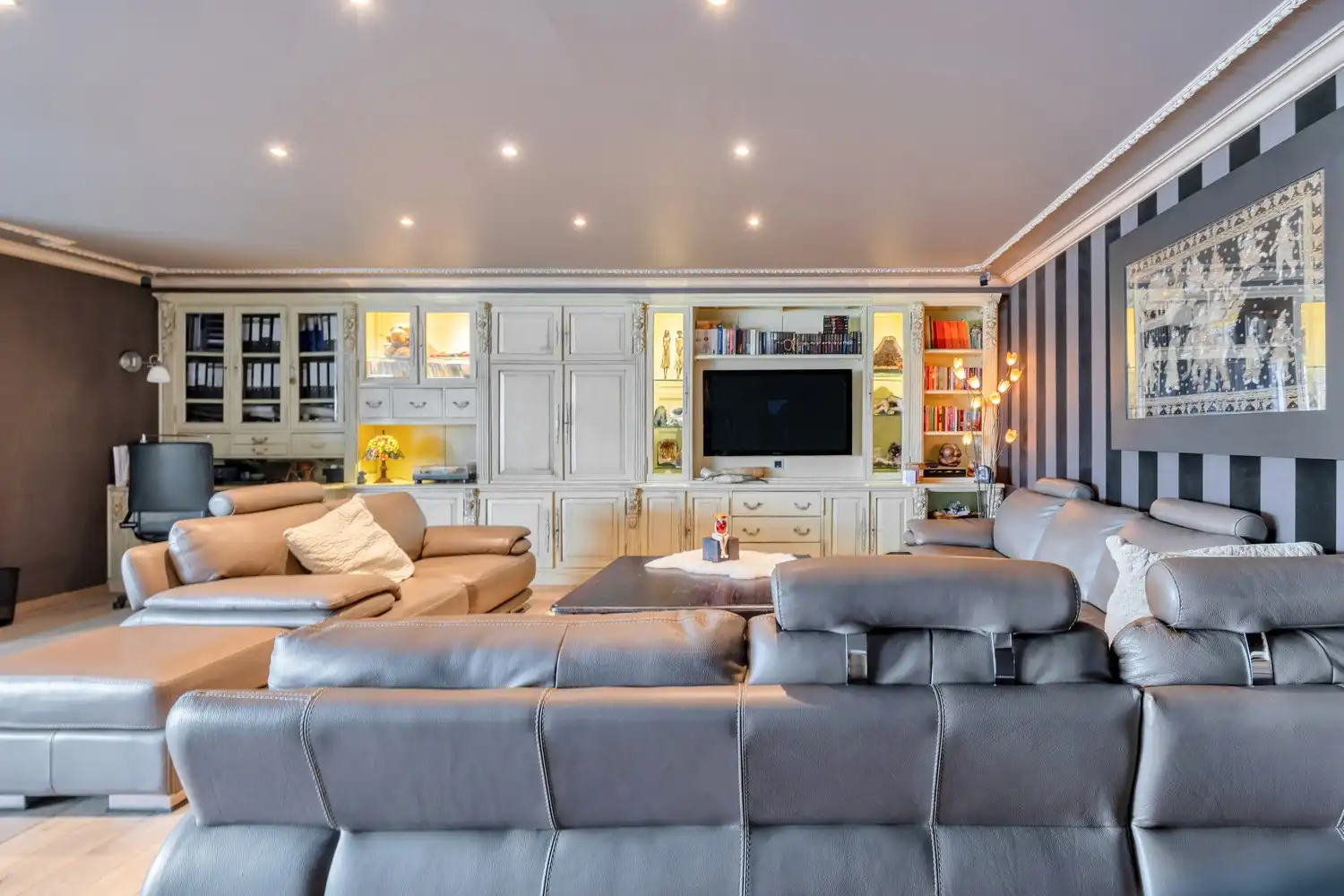 Unieke vastgoedopportuniteit! Ruim bedrijfscomplex met 2 appartementen en exclusief penthouse op 46a 55ca! foto 60