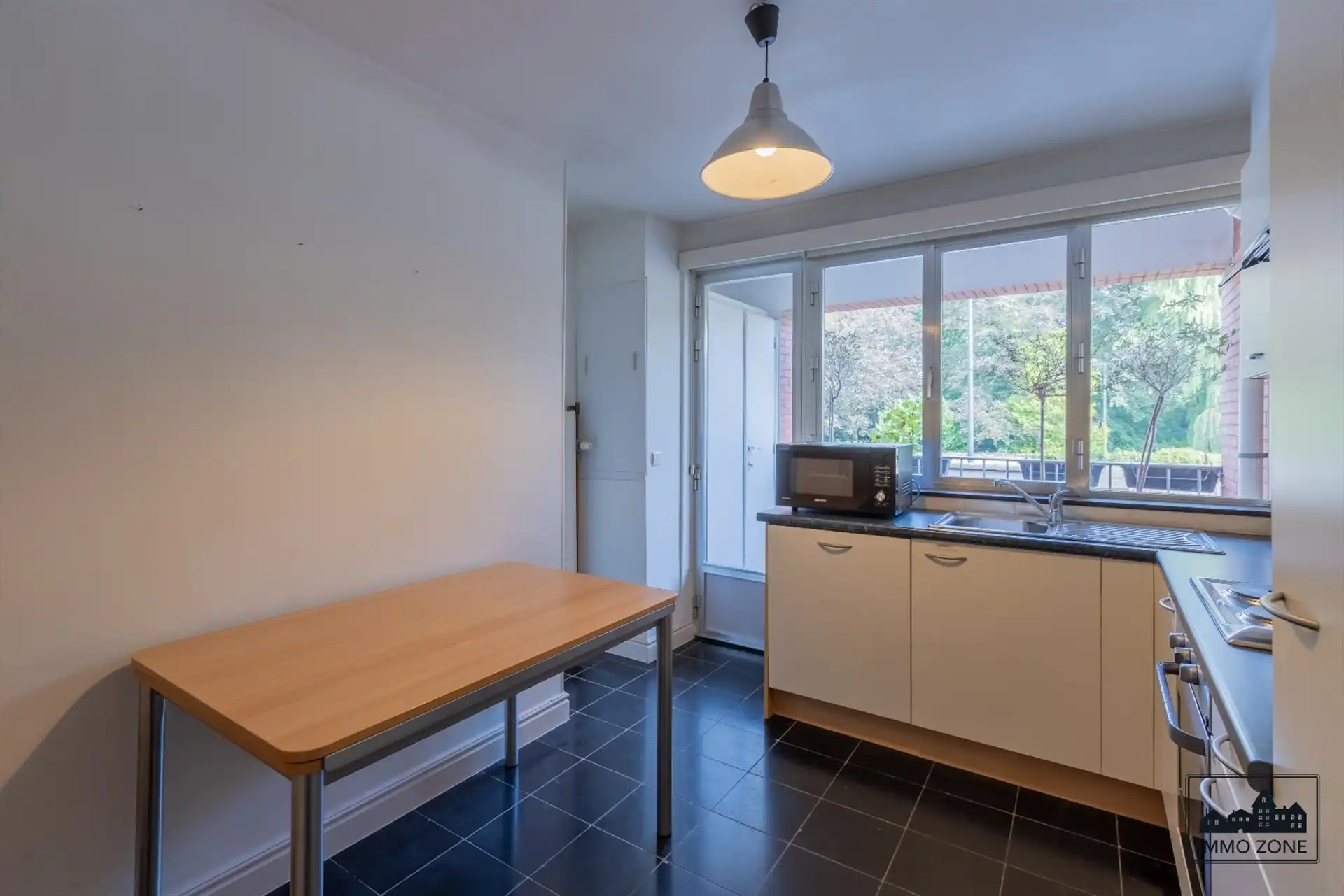 Gunstig gelegen 2 slaapkamer appartement met terras. foto 8