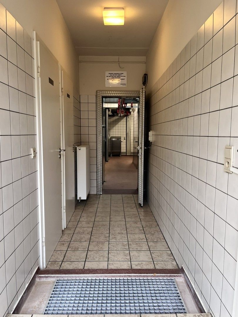 Gelijkvloerse koel- en handelsruimtes met laad- en loskade foto 10