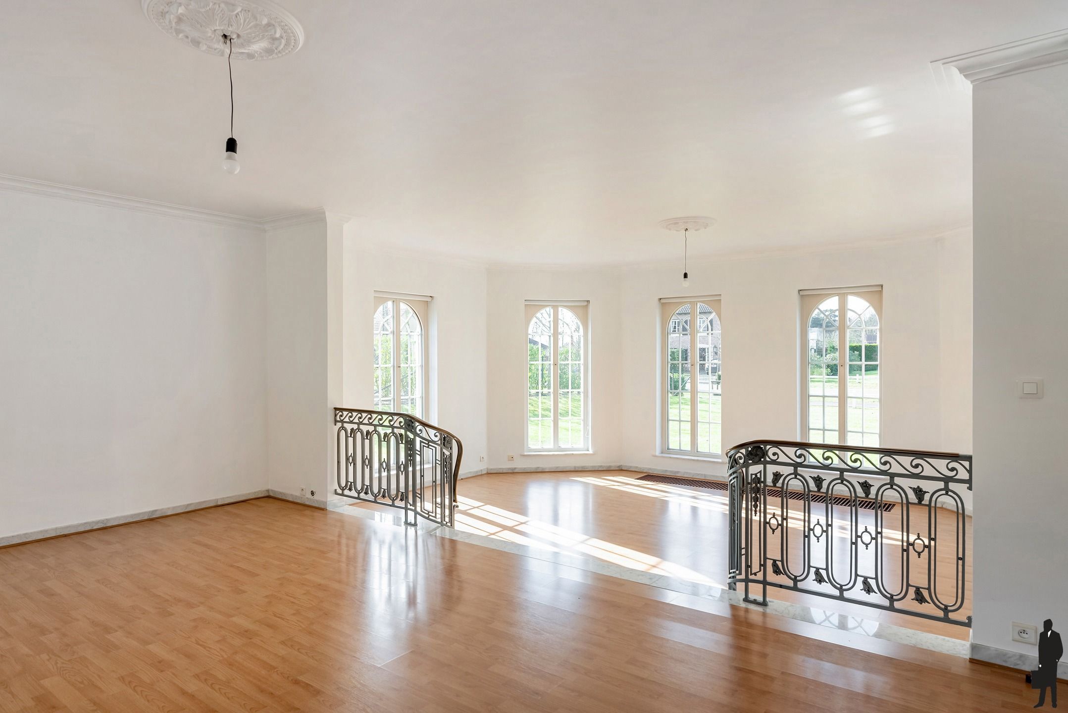 Riante villa met 4 slpk. op perceel van 2.543m²  foto 3