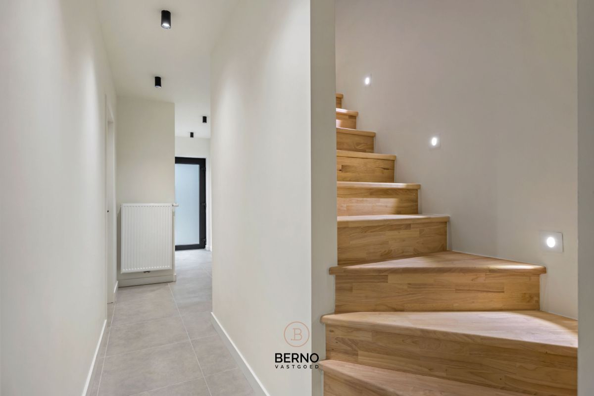 Prachtige (ver)nieuwbouw met autostaanplaats vlakbij de 'Heide' foto 4