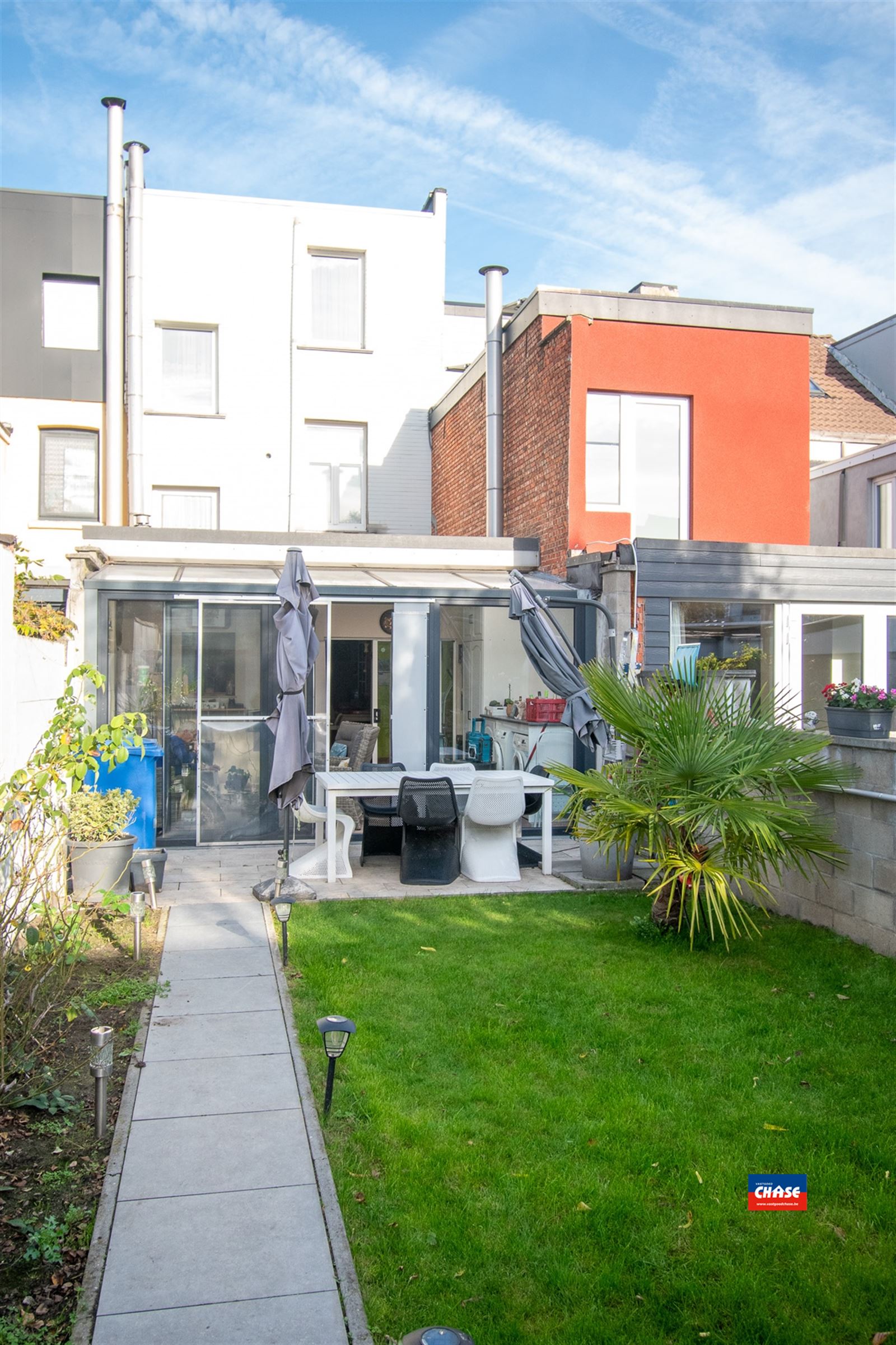 Rijwoning met drie slaapkamers en tuin foto 11