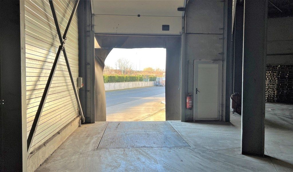 Opslagruimte te huur vlakbij R4 te Evergem foto 4