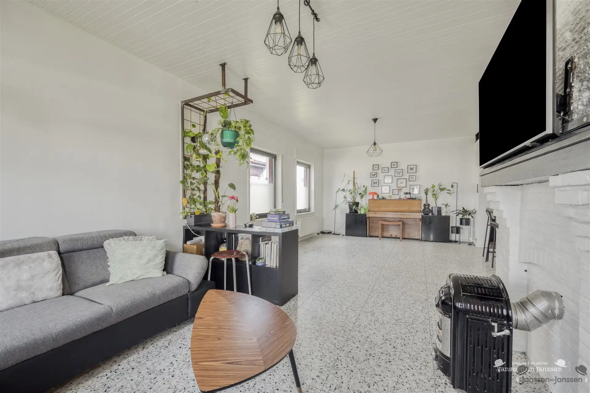 Rustig gelegen bungalow met grote tuin foto 4