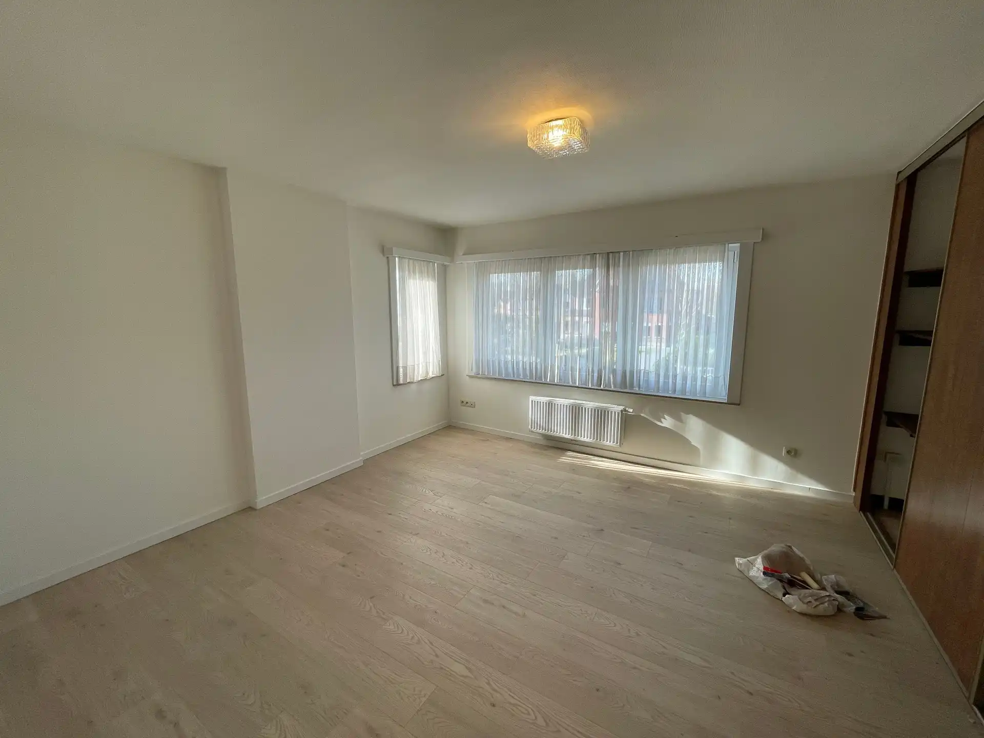 Gunstig gelegen totaal gerenoveerde woning met ruim magazijn. foto 23