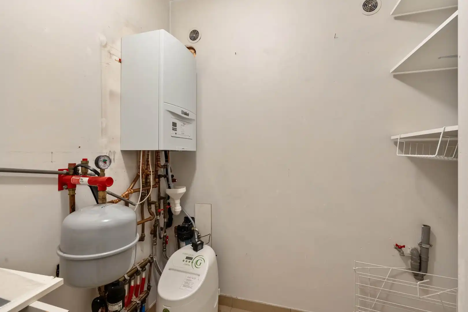 Lichtrijk 2-slaapkamerappartement met 2 terrassen + autostaanplaats in Zepperen (Sint-Truiden). foto 14