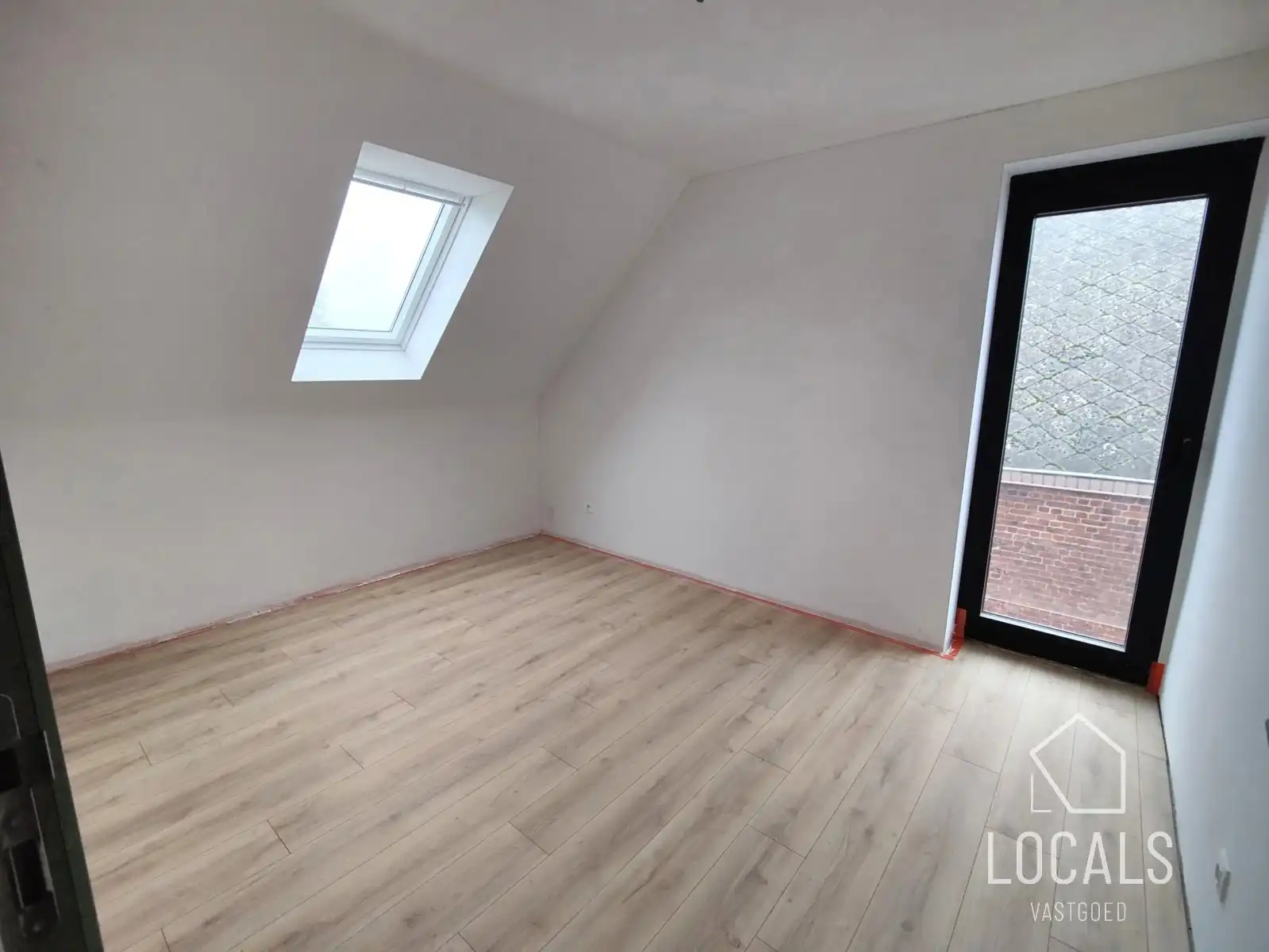 Ruime woonst met 4 slaapkamers, 2 badkamers en tuin foto 17