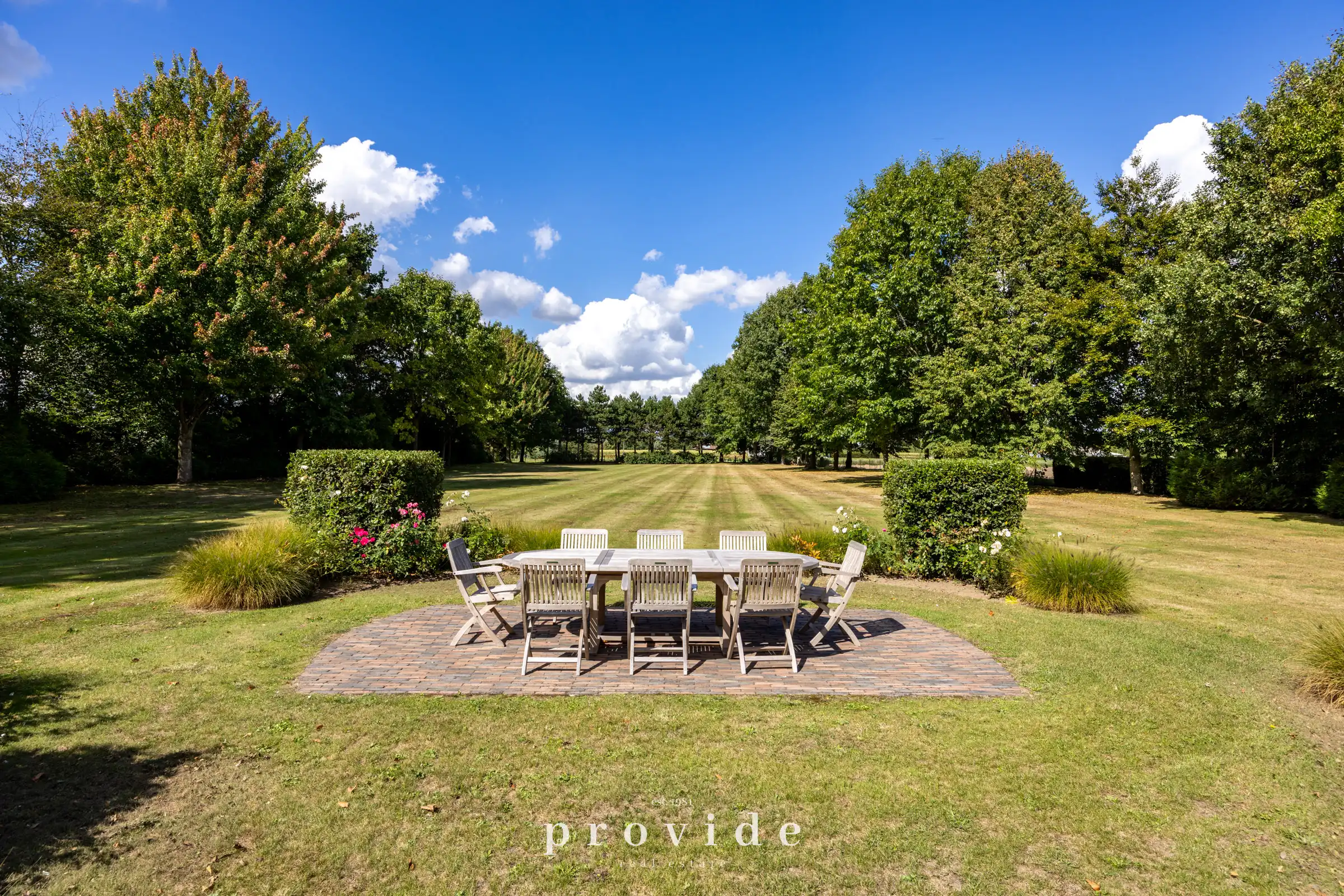 Exclusieve villa op royaal domein in groene omgeving foto 17