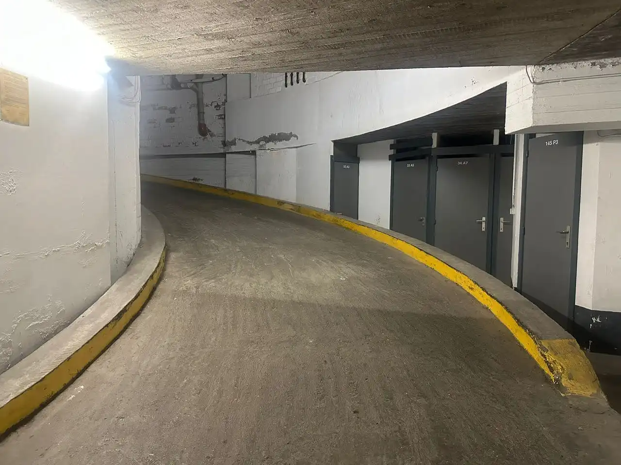 Goed gelegen garagebox te koop onder Zeedijk Middelkerke! foto 7