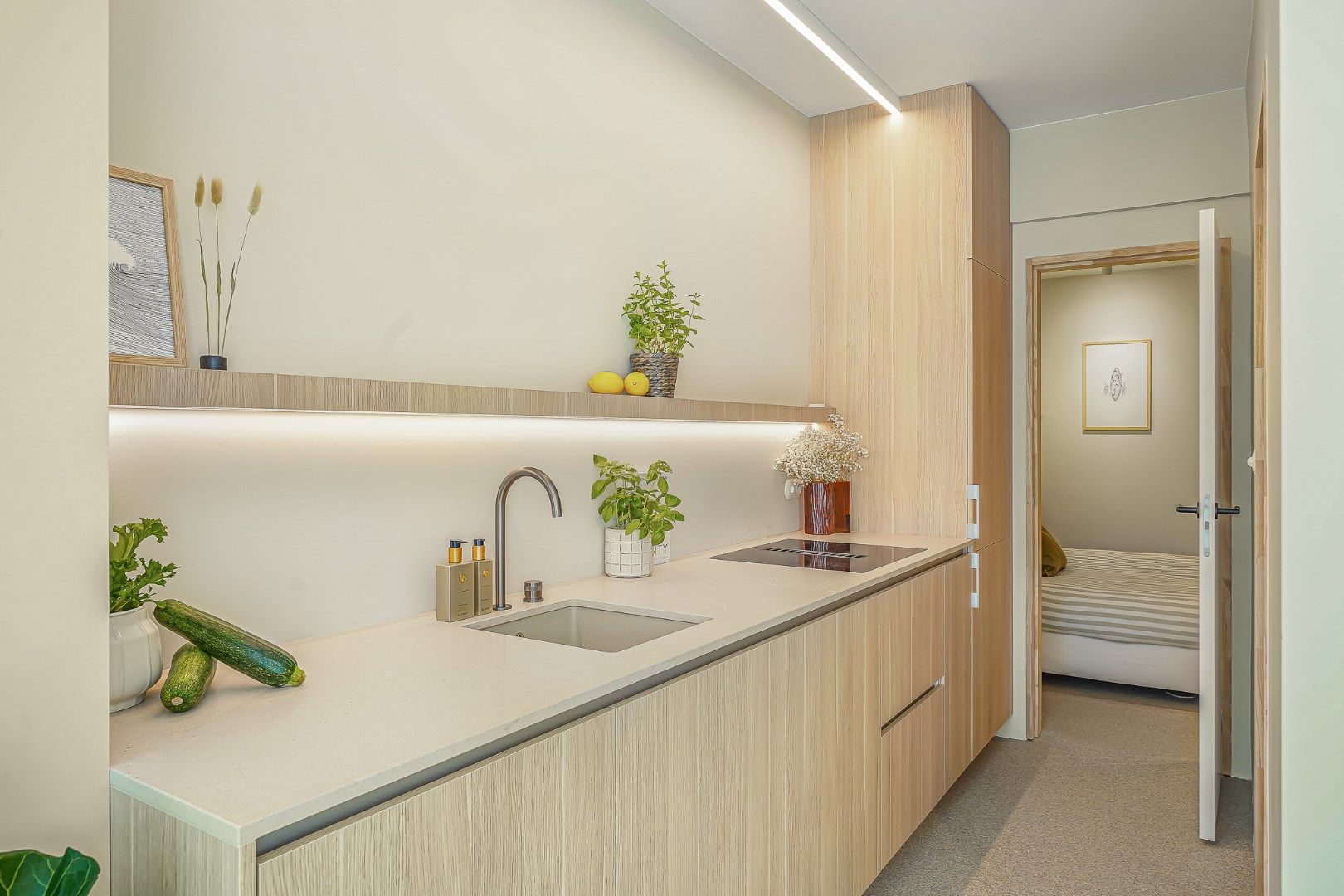 Luxueus gerenoveerd appartement met lateraal zeezicht foto 12