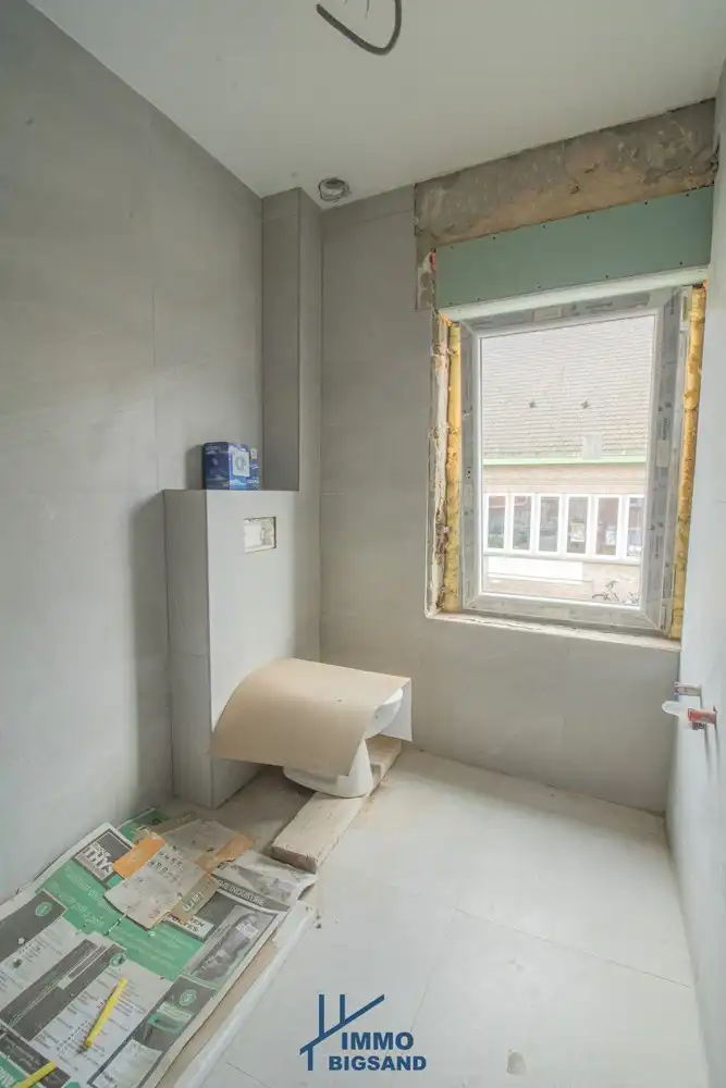 Volledig gerenoveerde woning met 4 slaapkamers te koop te Lauwe met garage foto 9