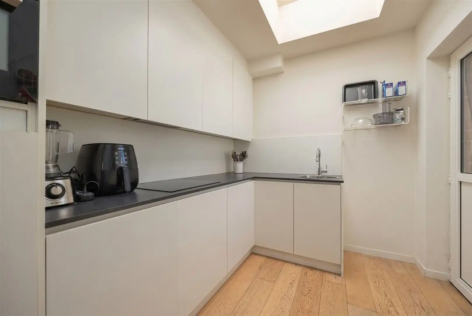 

Instapklaar gelijkvloers met stadstuintje en garagebox  foto 6