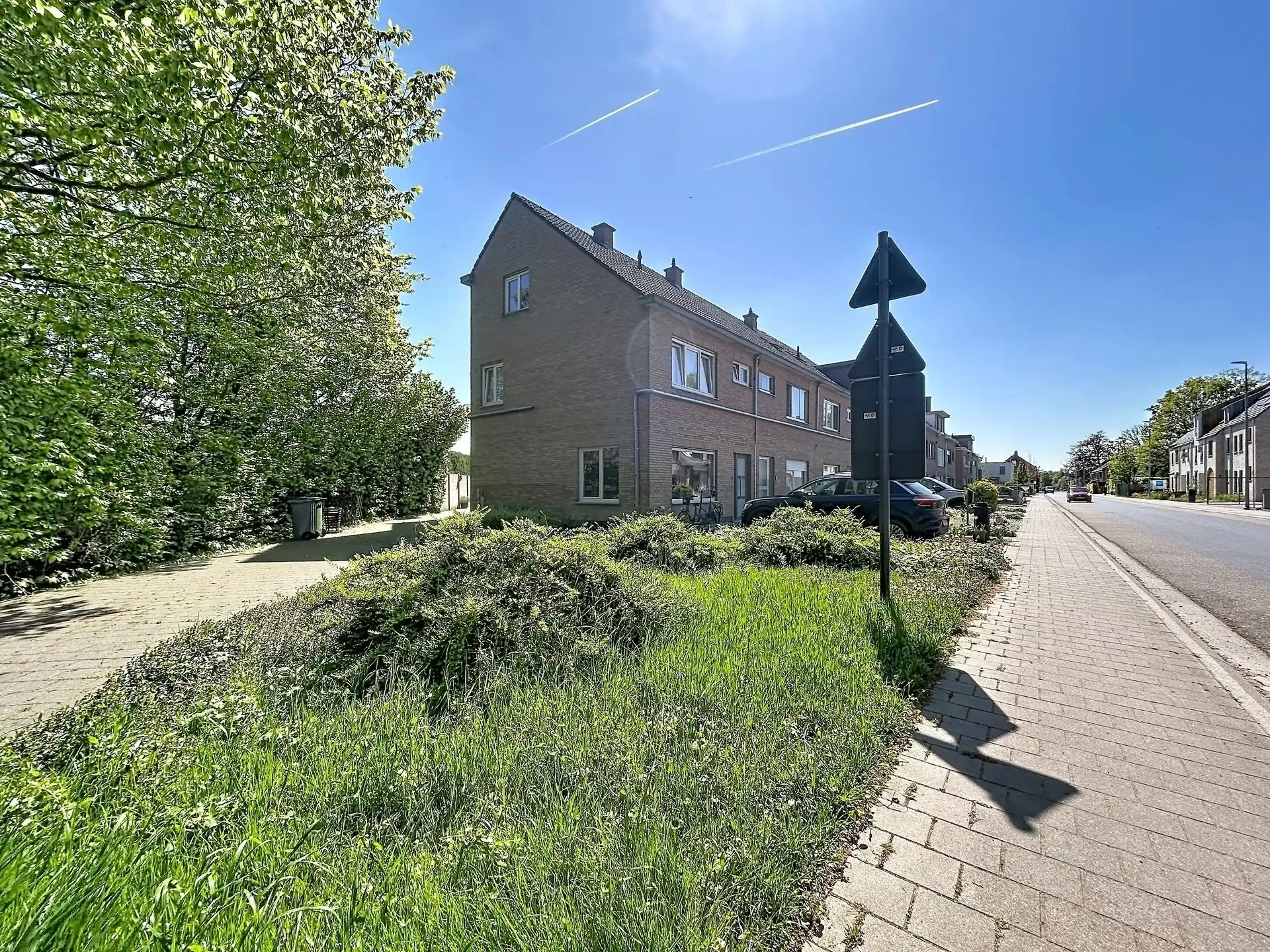 Half open bebouwing met 3 slaapkamers en garagebox op toplocatie!! foto 18