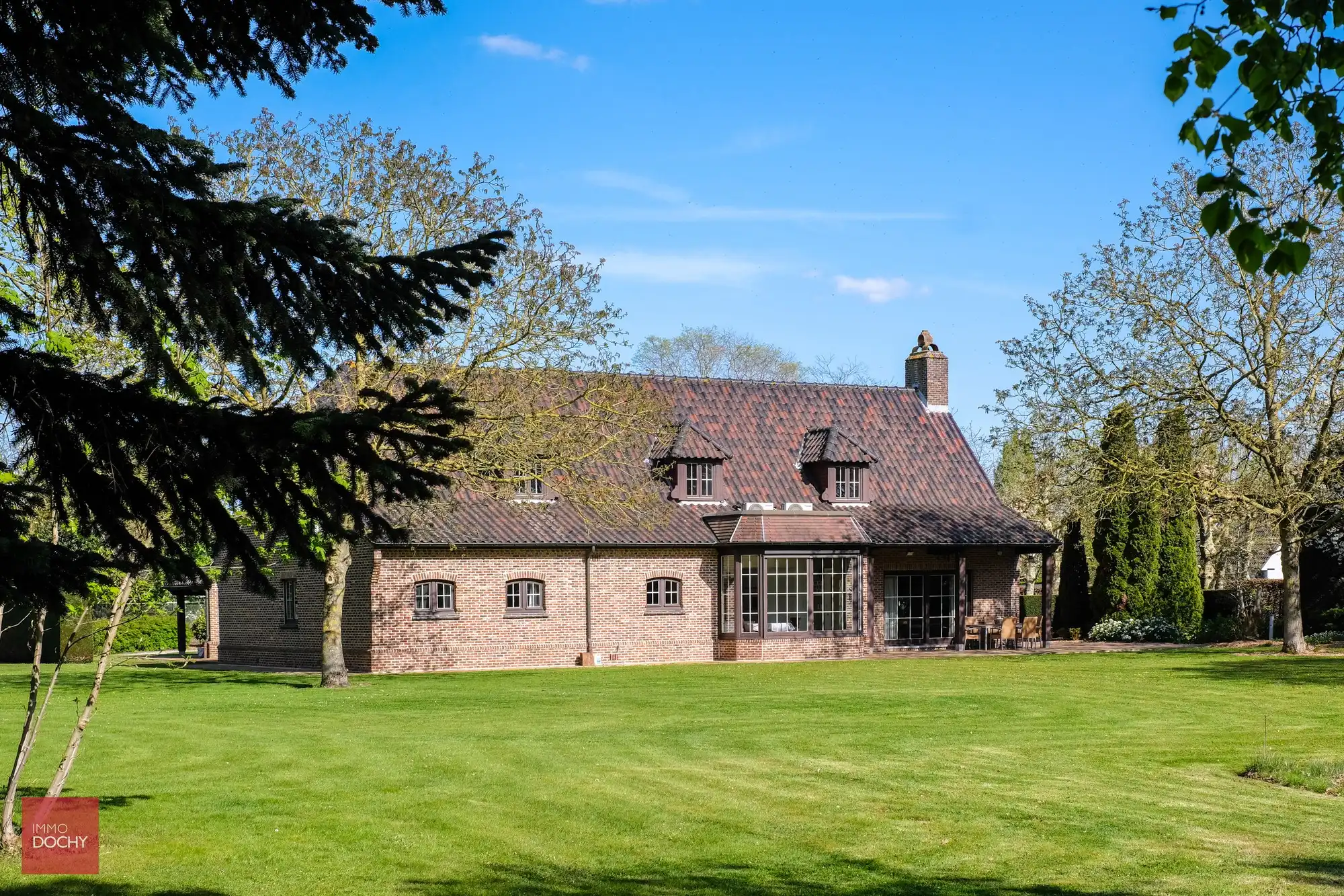 Klassieke discreet gelegen villa met toegangsdreef (grens Waregem) foto 9