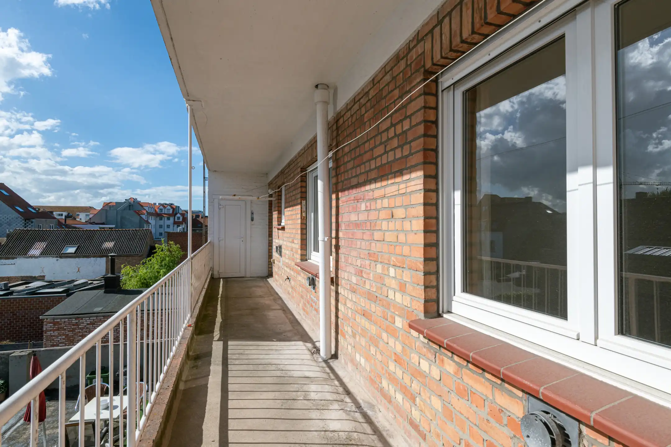 Instapklaar 2-slaapkamerappartement met zonnig terras te koop in De Panne. foto 8