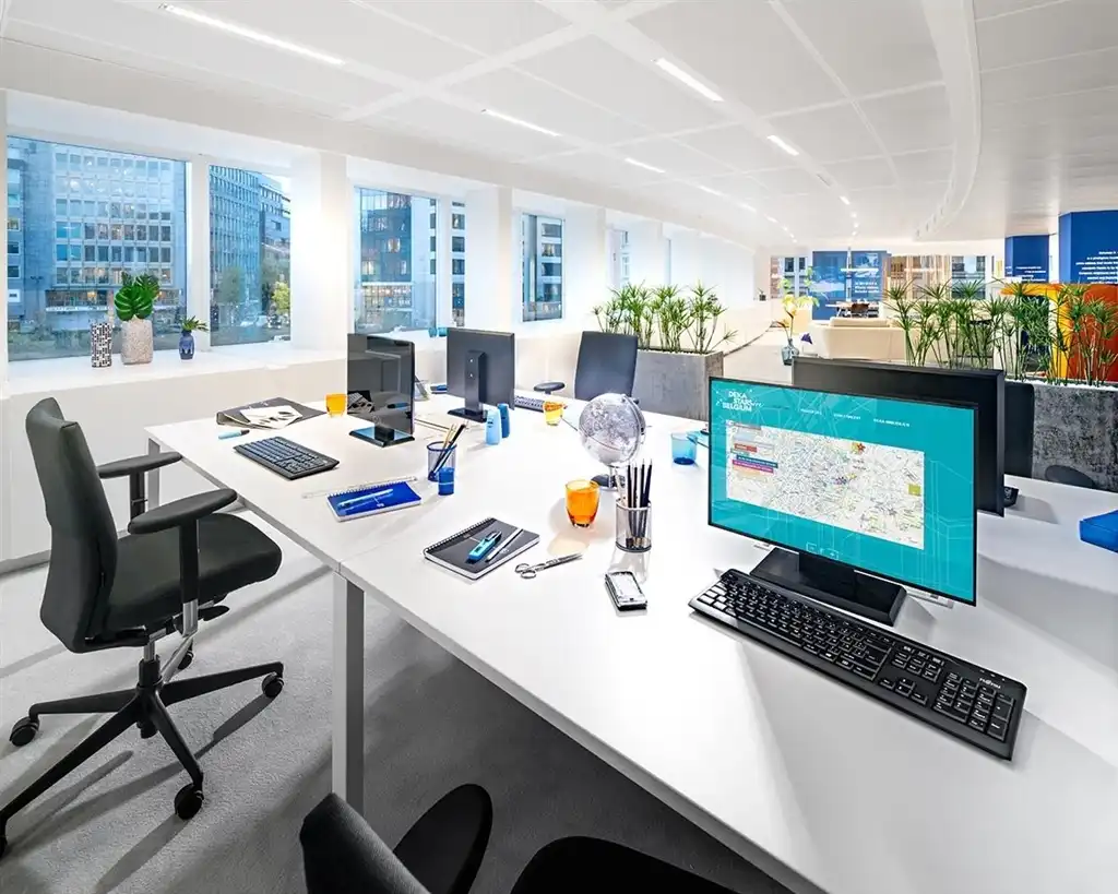 SCHUMAN 6 - 1.077m² te huur foto 9