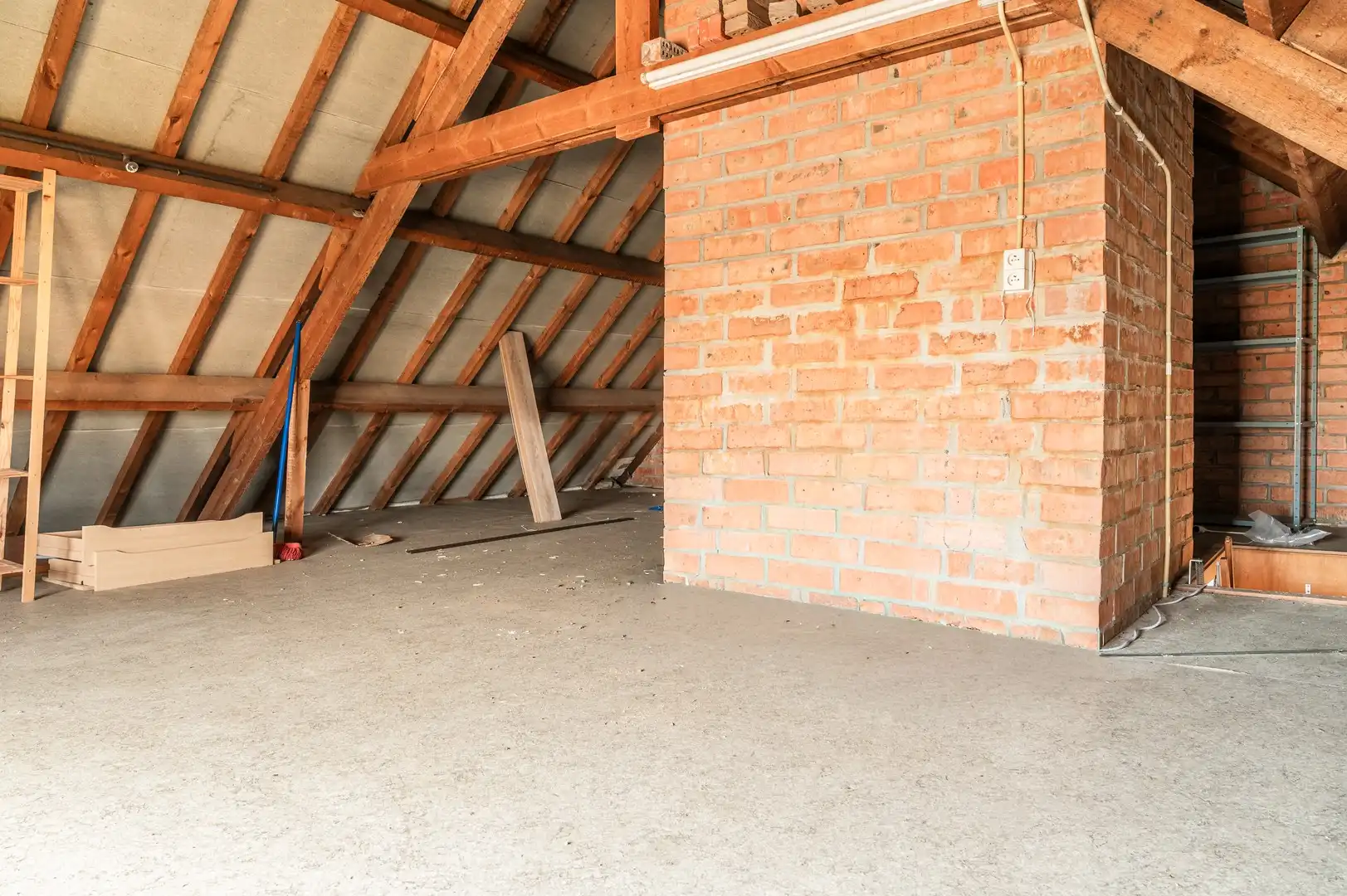 Ruim en lichtrijk appartement met garage foto 16