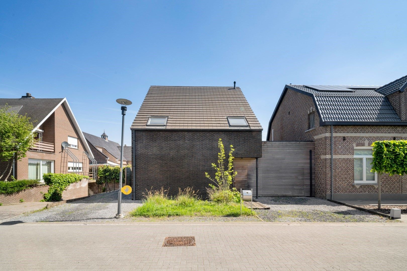 Recente, halfvrijstaande gezinswoning in een moderne bouwstijl op een ruim perceel van 11a06ca nabij de dorpskern van Tongerlo!  foto 3