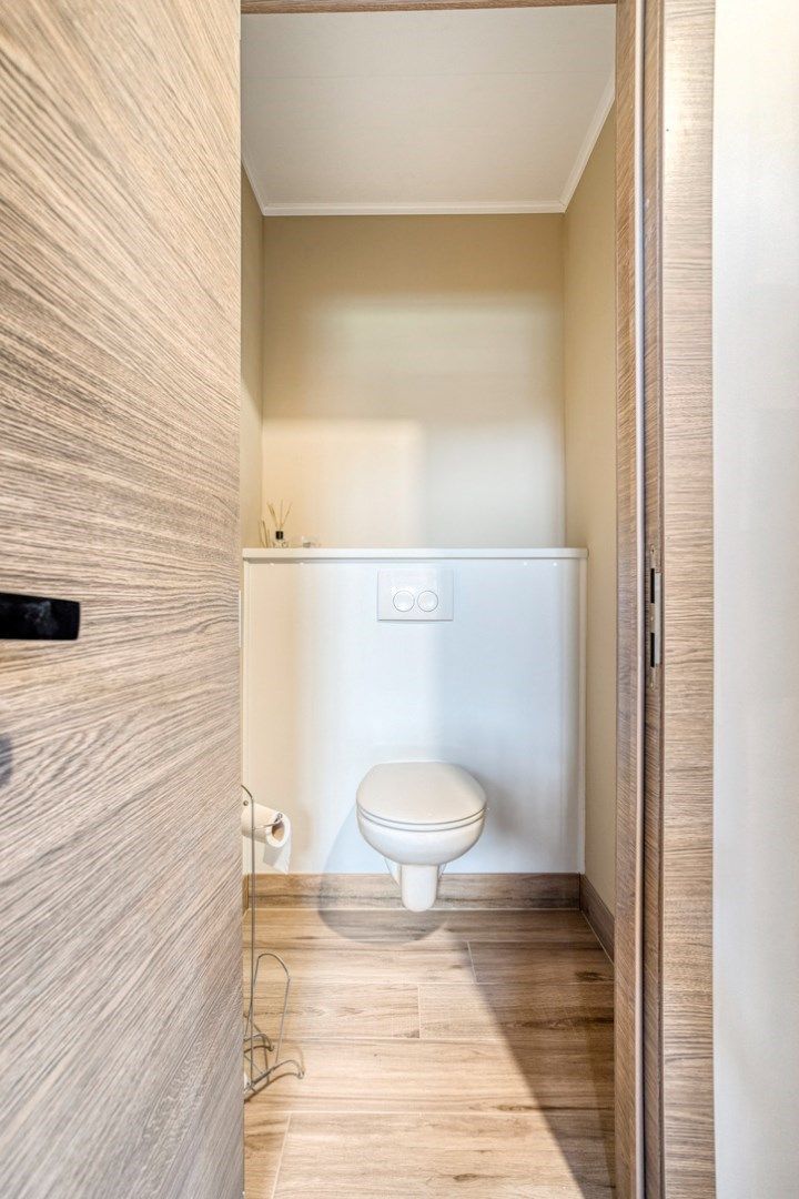 Loods van 340m2 en atelier van 75m2 met woning te koop te Vichte. foto 15