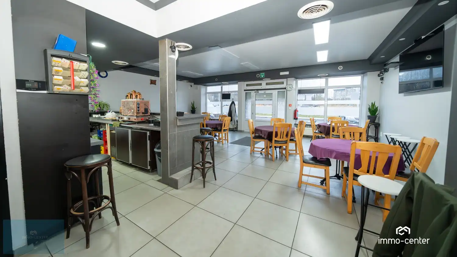 Handelspand + appartementen + parking + ruime tuin foto 4