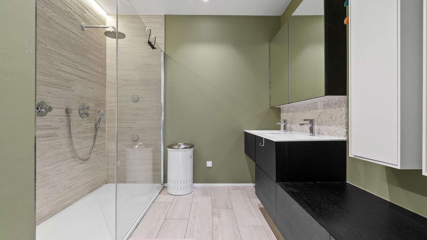 Moderne, instapklare woning met luxe afwerking en zwembad in Sint-Truiden foto 18