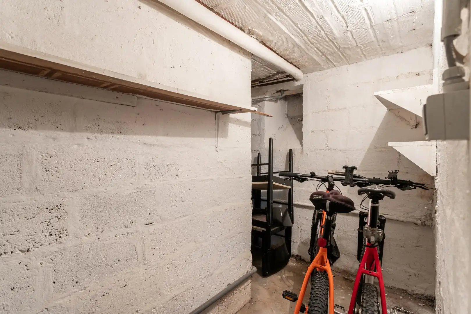 Solide woning met 3 slpks, tuin en garage te Buizingen foto 21