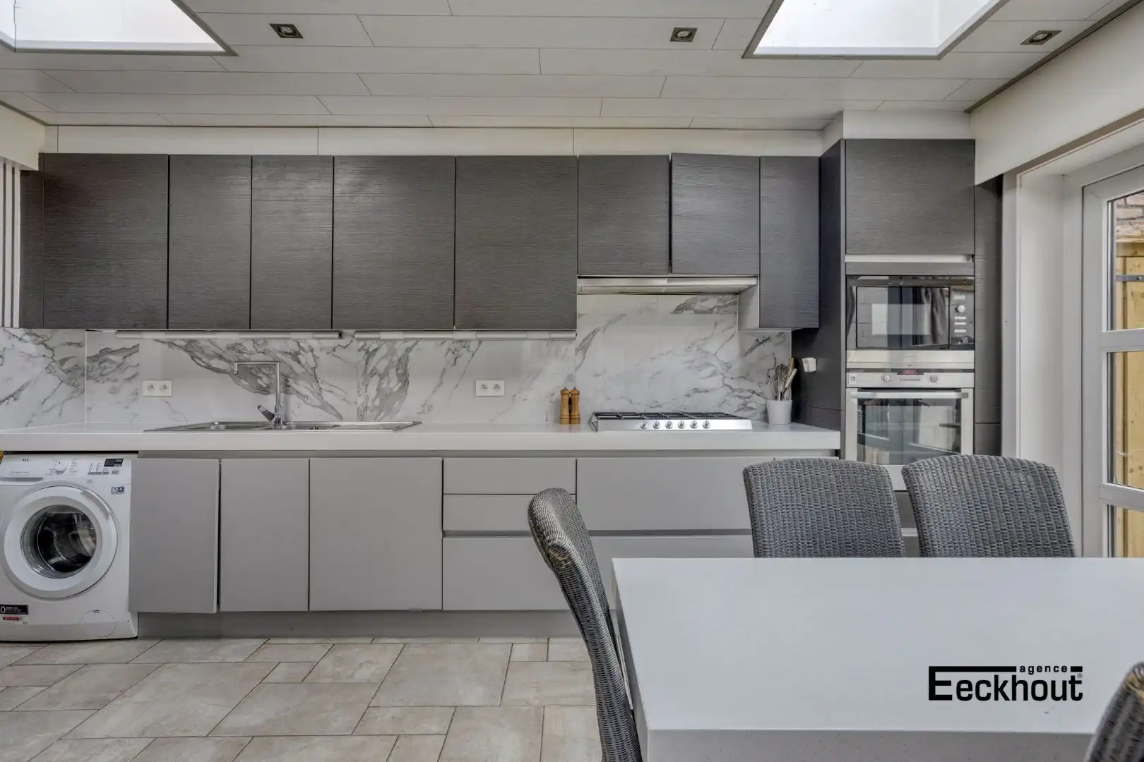 Ruime woning met diepe tuin in een rustige straat te Oostende! foto 7