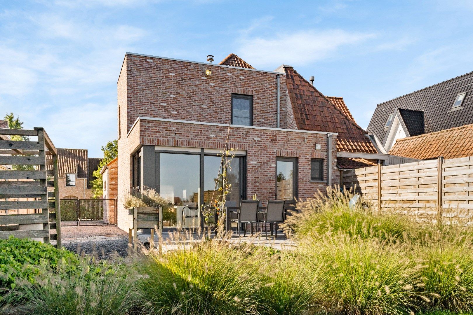 Deze prachtige woning werd 10 jaar geleden volledig gerenoveerd en biedt een moderne en comfortabele leefomgeving. foto 21