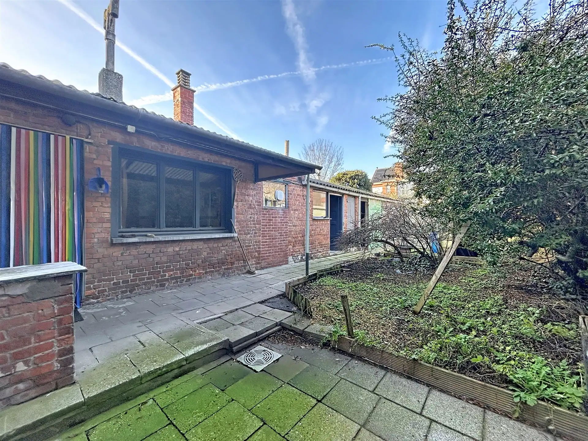  te renoveren woning met garage en tuin in rustige straat. foto 2