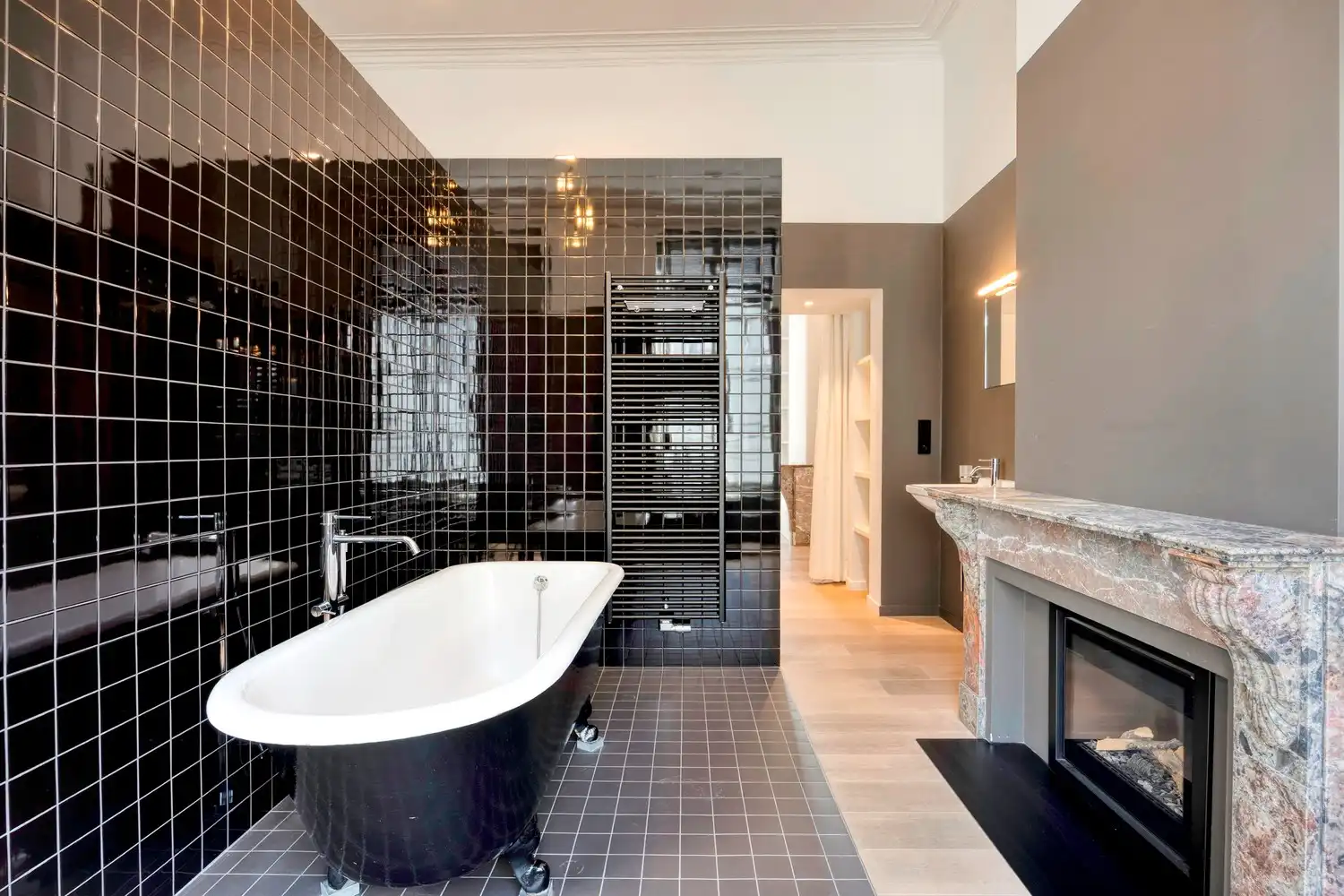 Exceptioneel en luxueus gerenoveerd 19e eeuws appartement midden in de binnenstad. foto 17