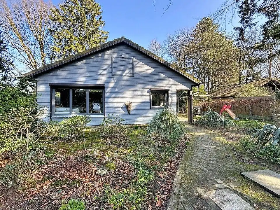 Hoofdfoto van de publicatie: Bungalow te koop in groene en bosrijke omgeving in Gooreind