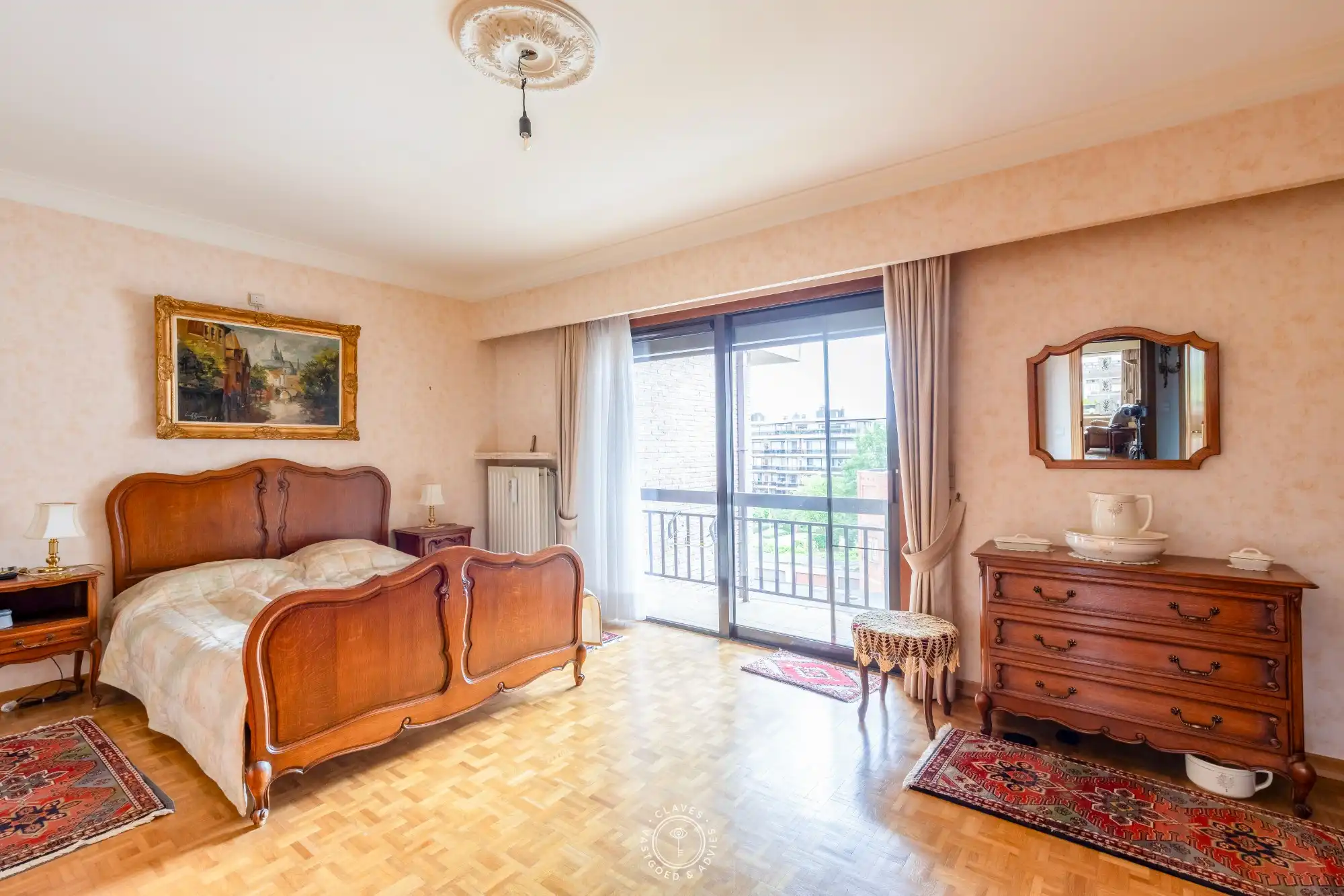 Bijzonder ruim appartement met zuidgericht terras foto 9