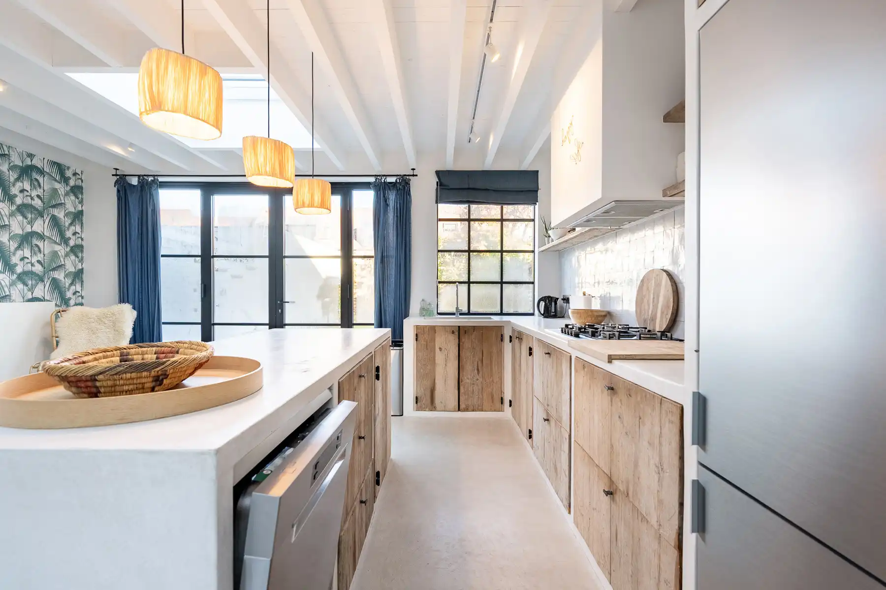Instapklare, gemeubelde rijwoning met 5 slaapkamers en tuin – hartje Oud-Knokke foto 4