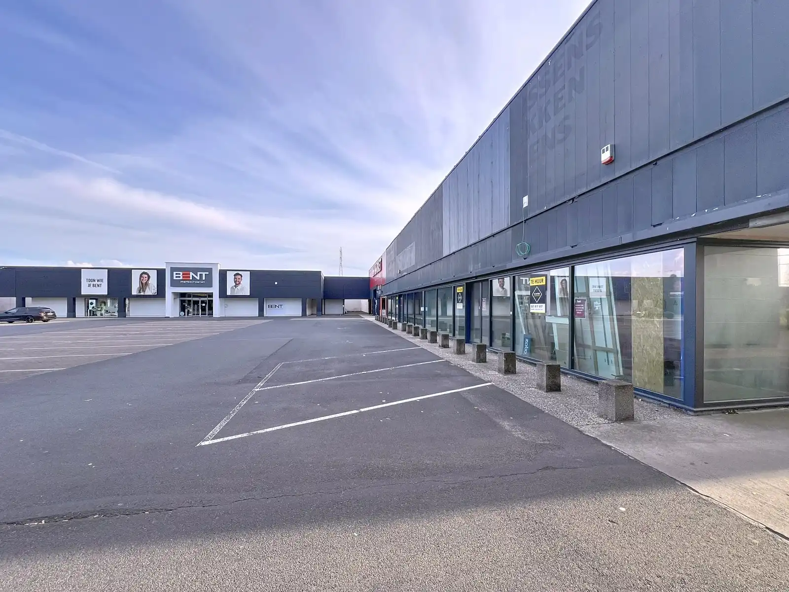 Instapklare baanwinkel op uiterst COMMERCIËLE TOP-ligging te Roeselare! foto 4