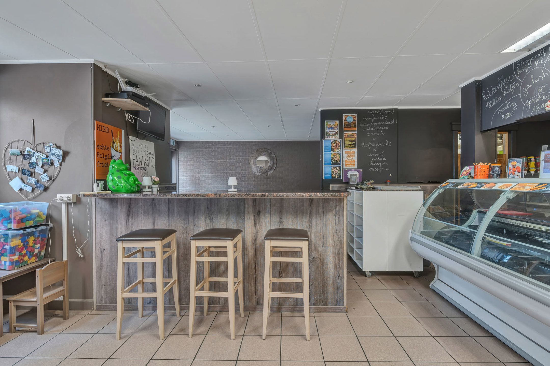 Gekende frituur op een strategische locatie foto 6