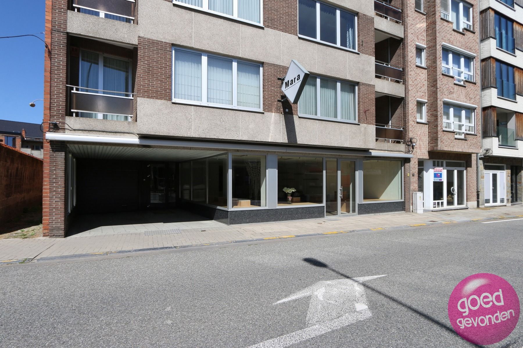 UITZONDERLIJK WINKELPAND + ATELIER + ONDERGRONDSE PARKINGS  foto {{pictureIndex}}