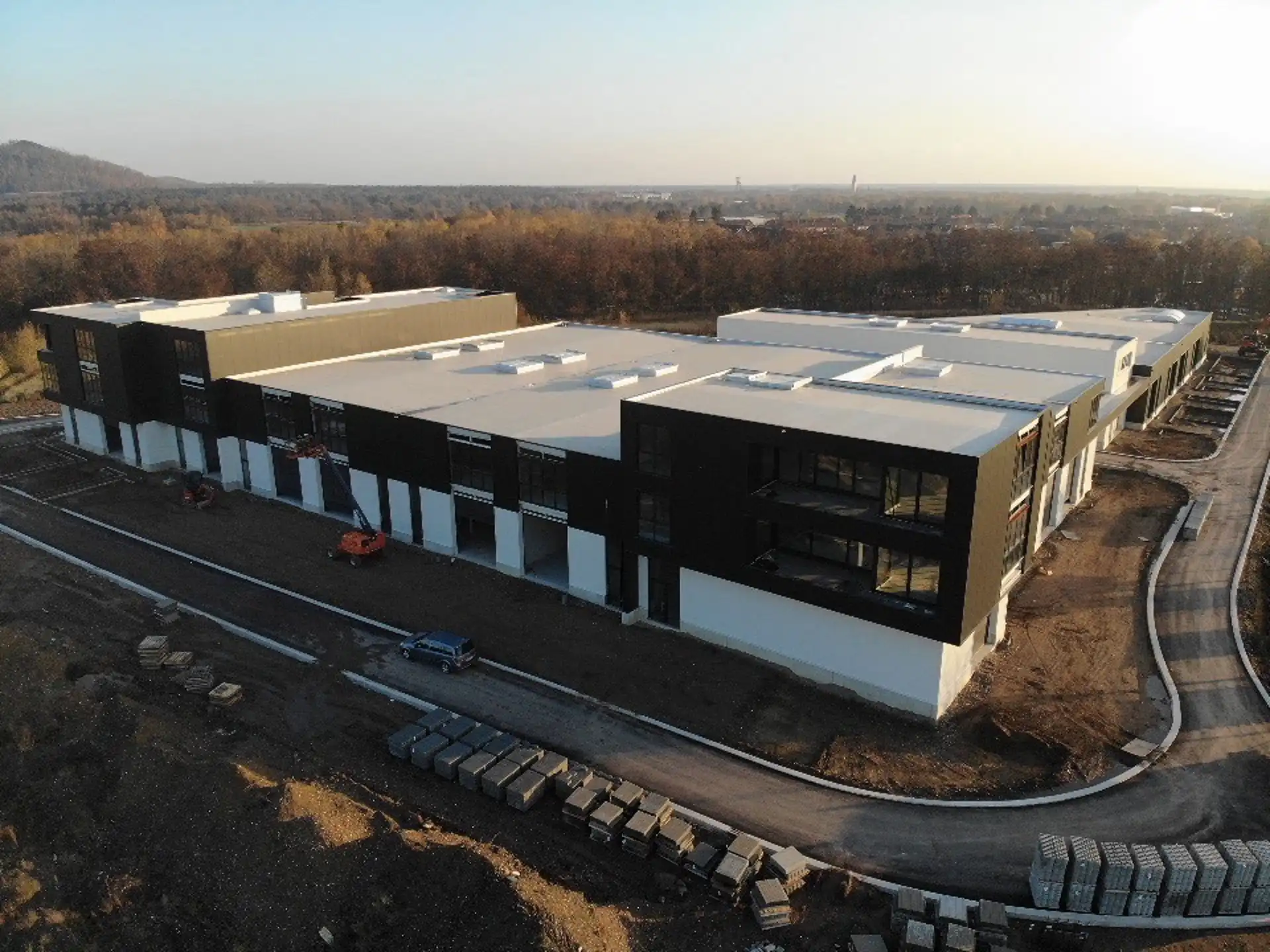 KMO-unit te koop in Genk | Bedrijvenpark Kompellaan foto {{pictureIndex}}