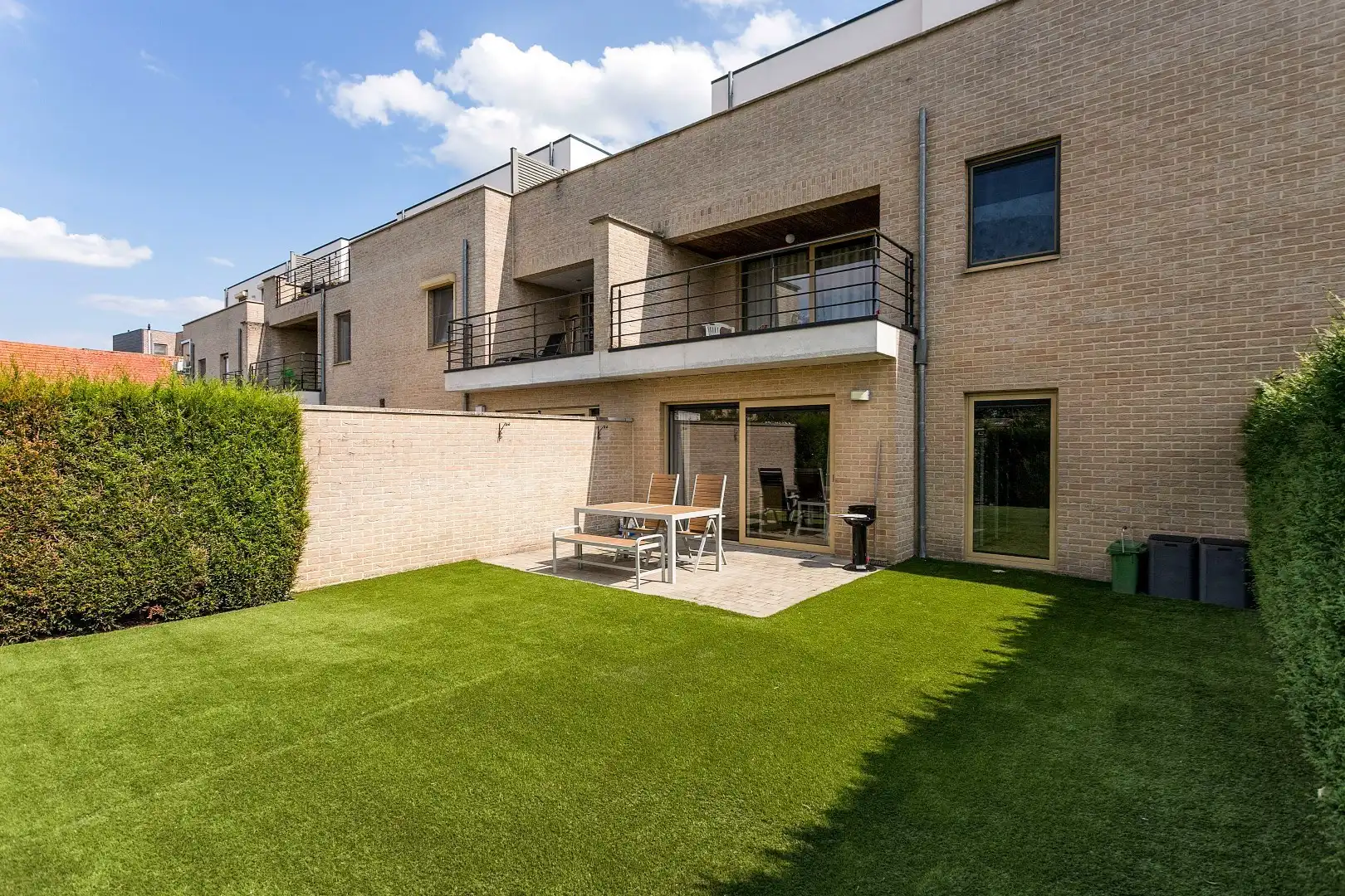 Modern, gelijkvloers appartement met 2 slpk, ondergrondse parking en tuin. foto 16