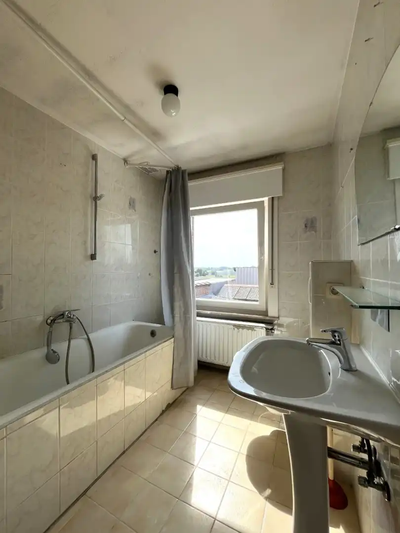 Moorslede – Halfopen gezinswoning met 4 slaapkamers en garage foto 12
