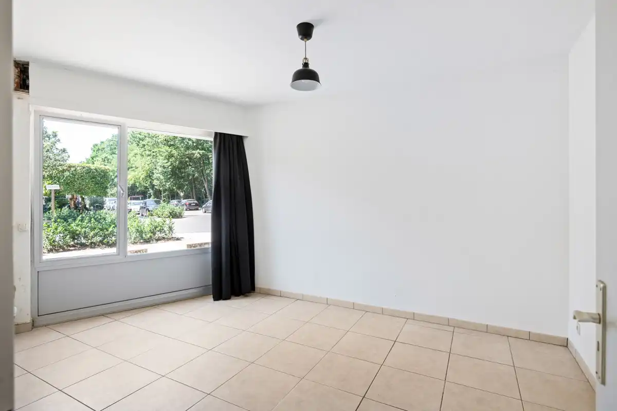 Licht, rust en stadse dynamiek ... in dit gelijkvloers hoekappartement met 2 slaapkamers komt het mooi samen. foto 12