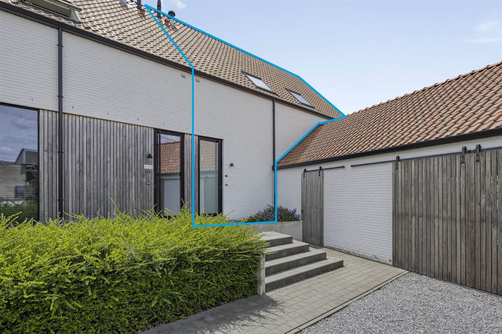 TE KOOP: Recente halfopen woning met tuin in Hoepertingen! foto 2