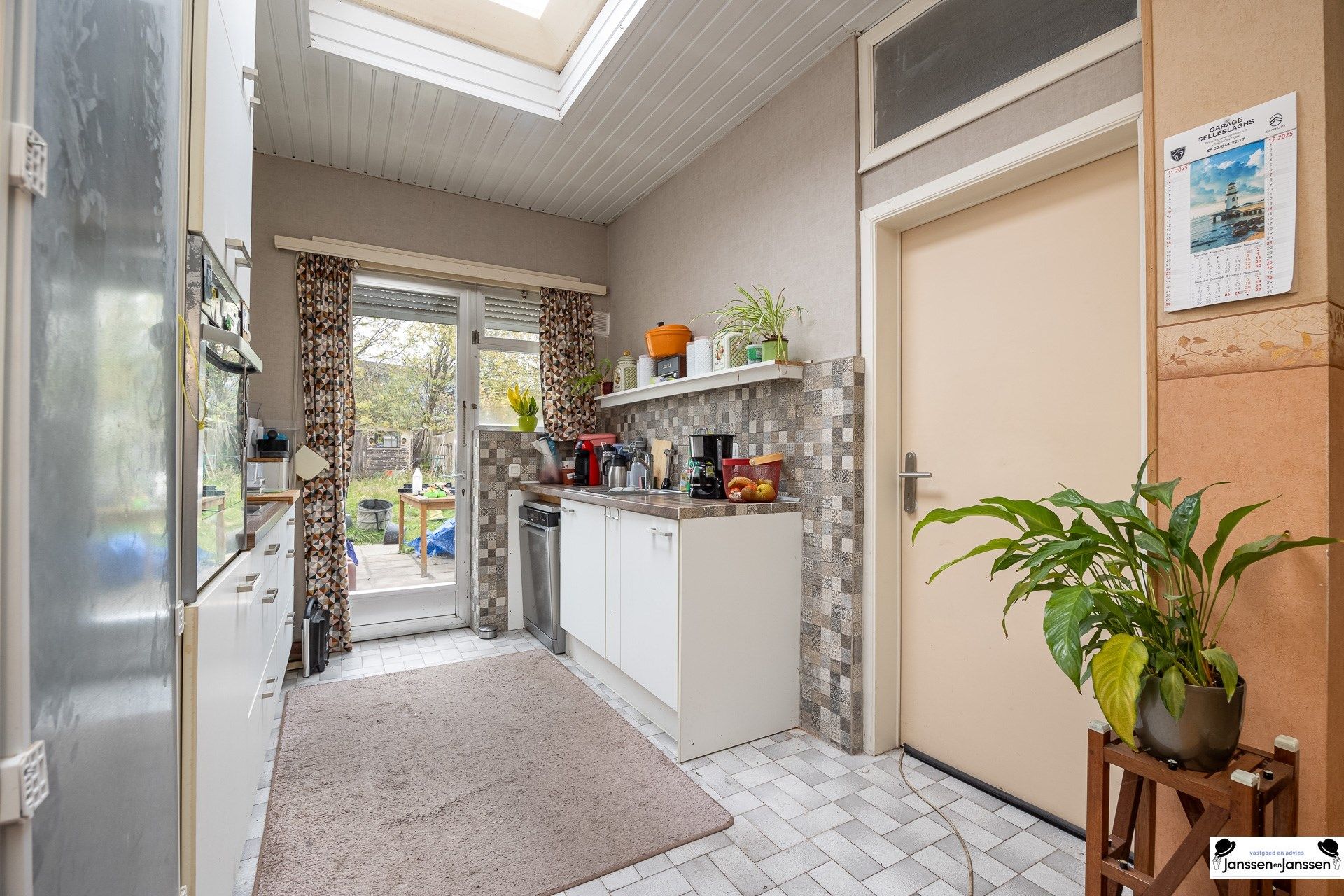 Te renoveren charmante woning met grote tuin foto 4