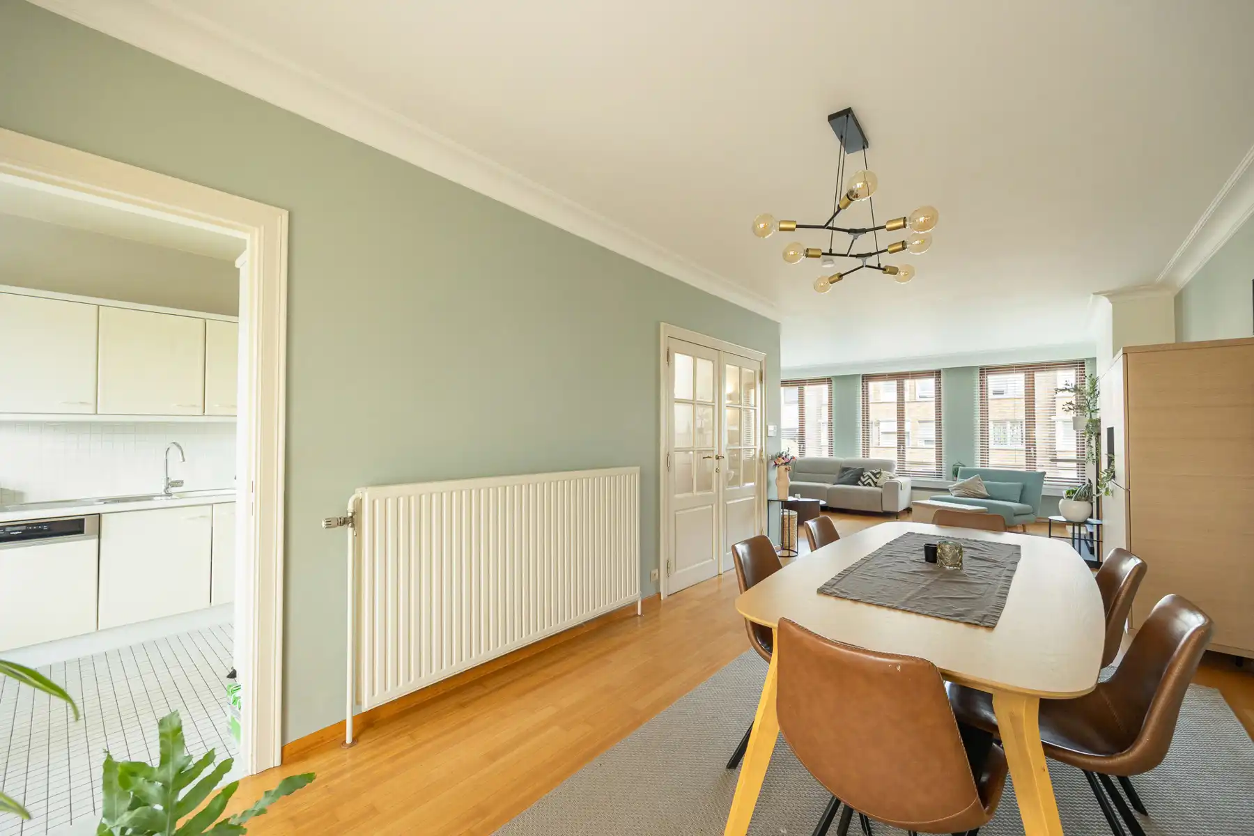 Ruime woning met 3 aangename slaapkamers, garage en tuin foto 6