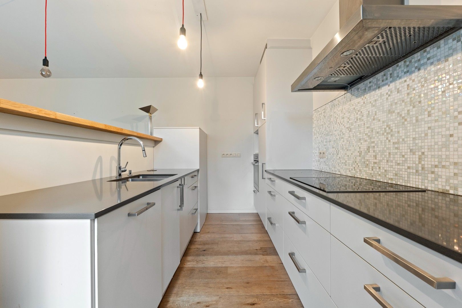 MODERN GELIJKVLOERS APPARTEMENT MET TERRAS EN STAANPLAATS IN SINT-TRUIDEN foto 9