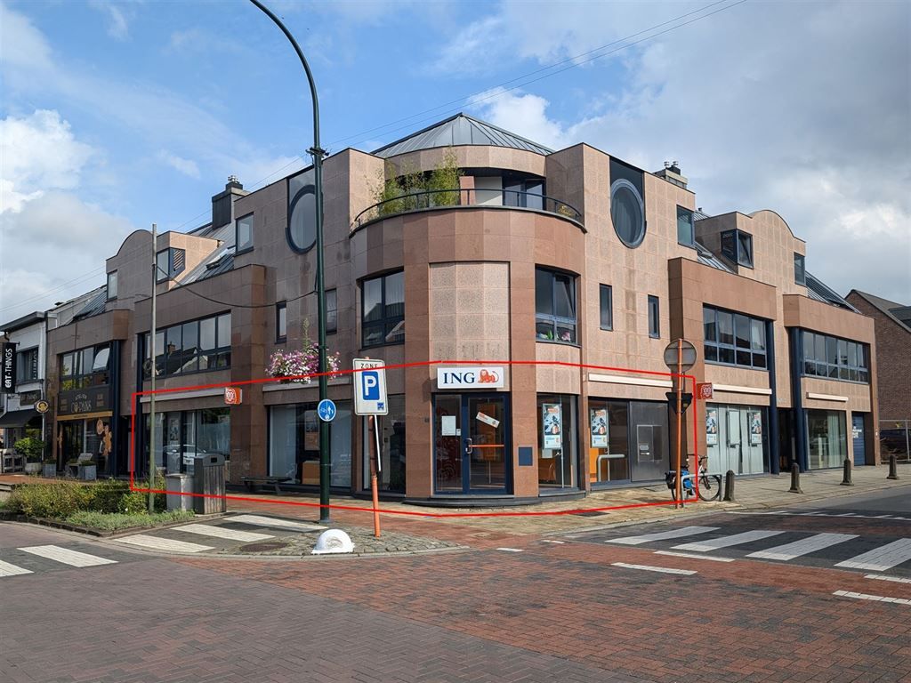 Handelsruimte op een bijzonder commerciële locatie in centrum 's-Gravenwezel foto {{pictureIndex}}