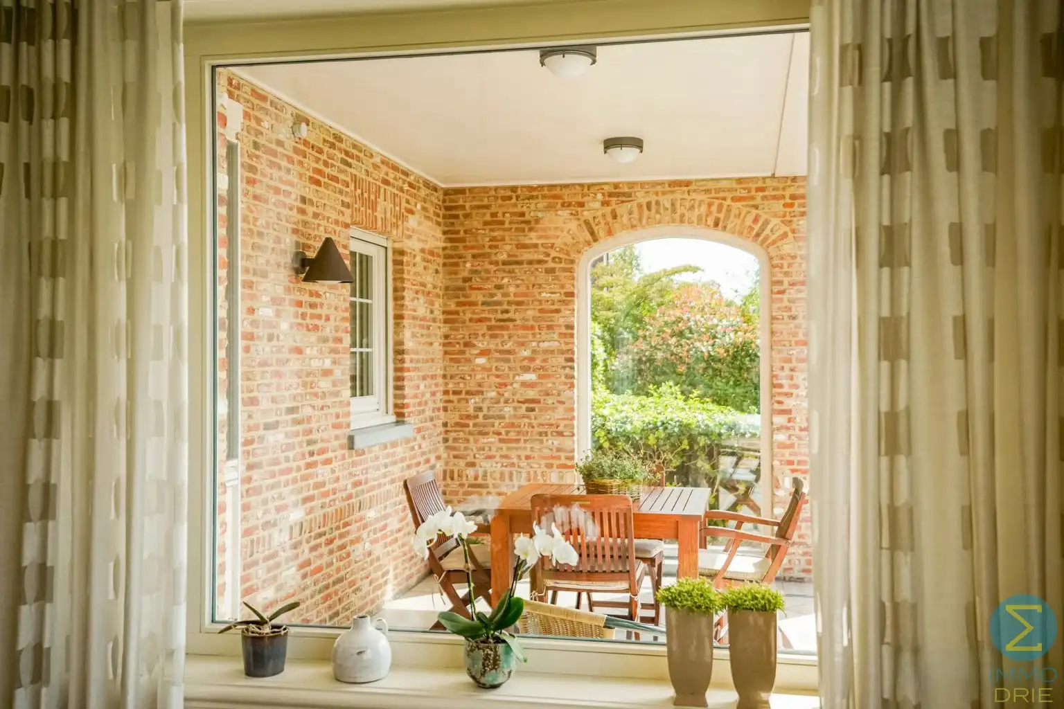 Exclusieve villa met bijgebouwen op 6.660m² grond foto 12