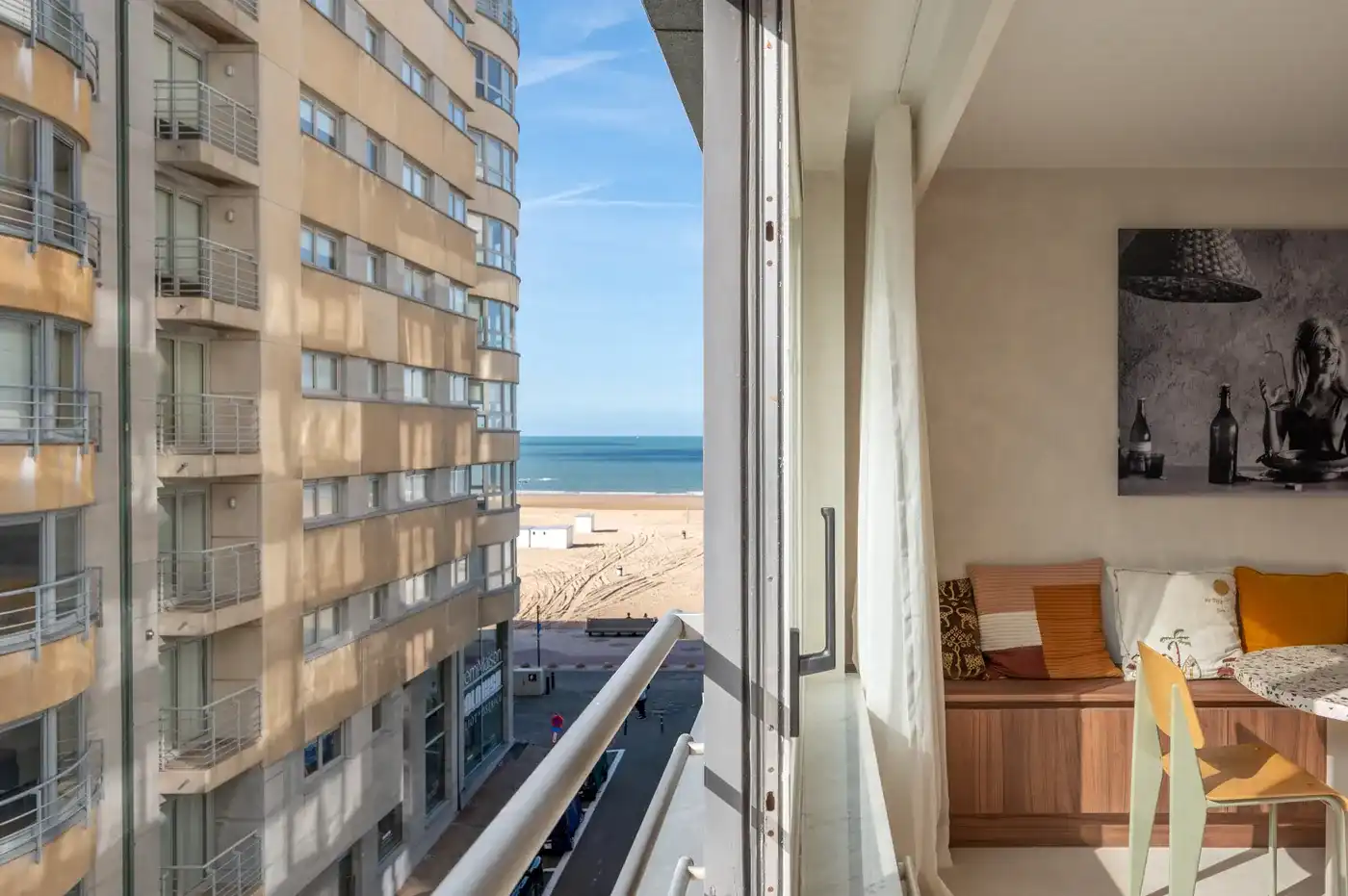 Stijlvol gerenoveerd appartement op de vierde verdieping met zijdelings zeezicht in het Zoute foto 6