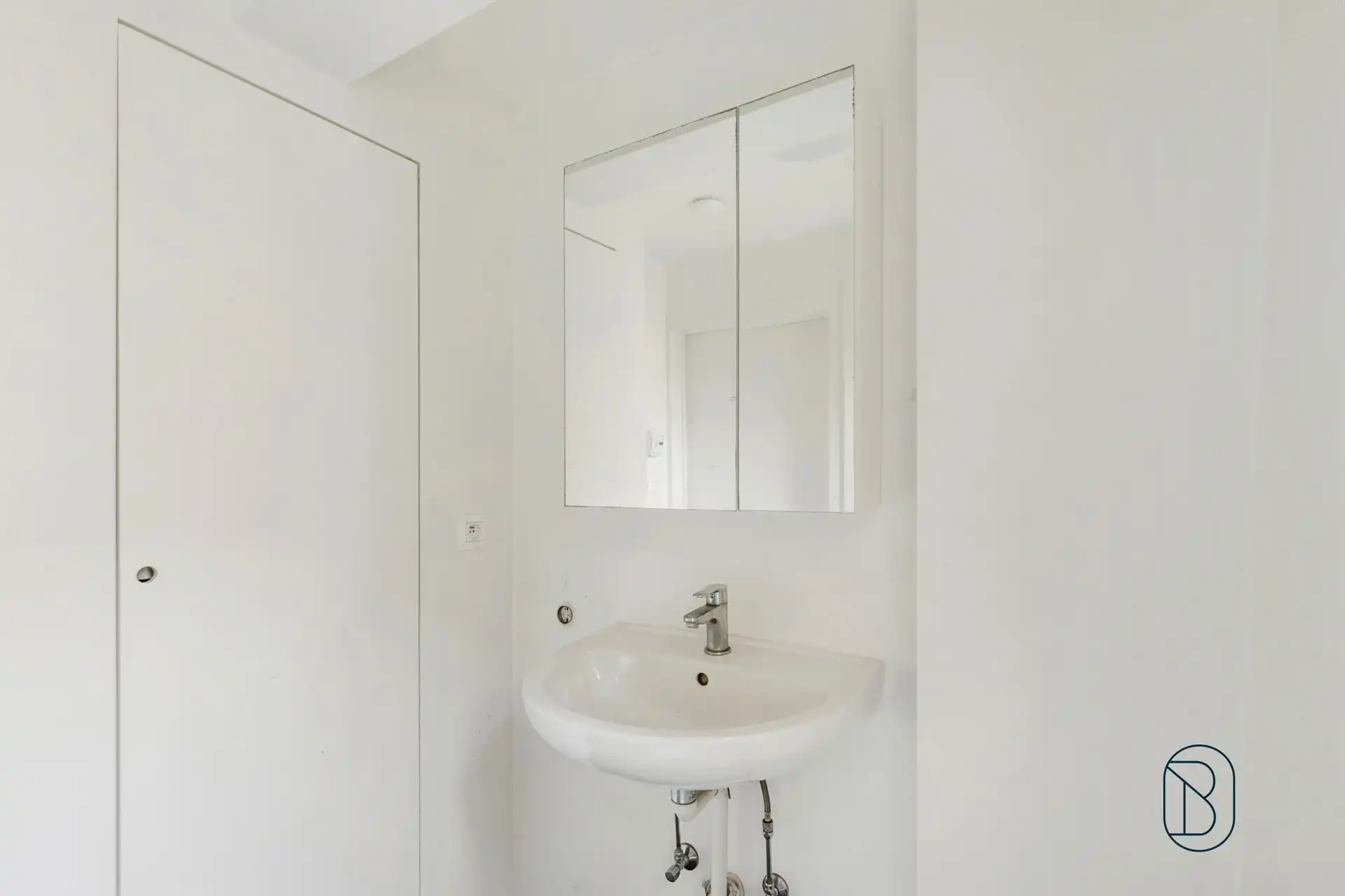 Handelspand + 2 gerenoveerde appartementen hartje Kortrijk foto 21