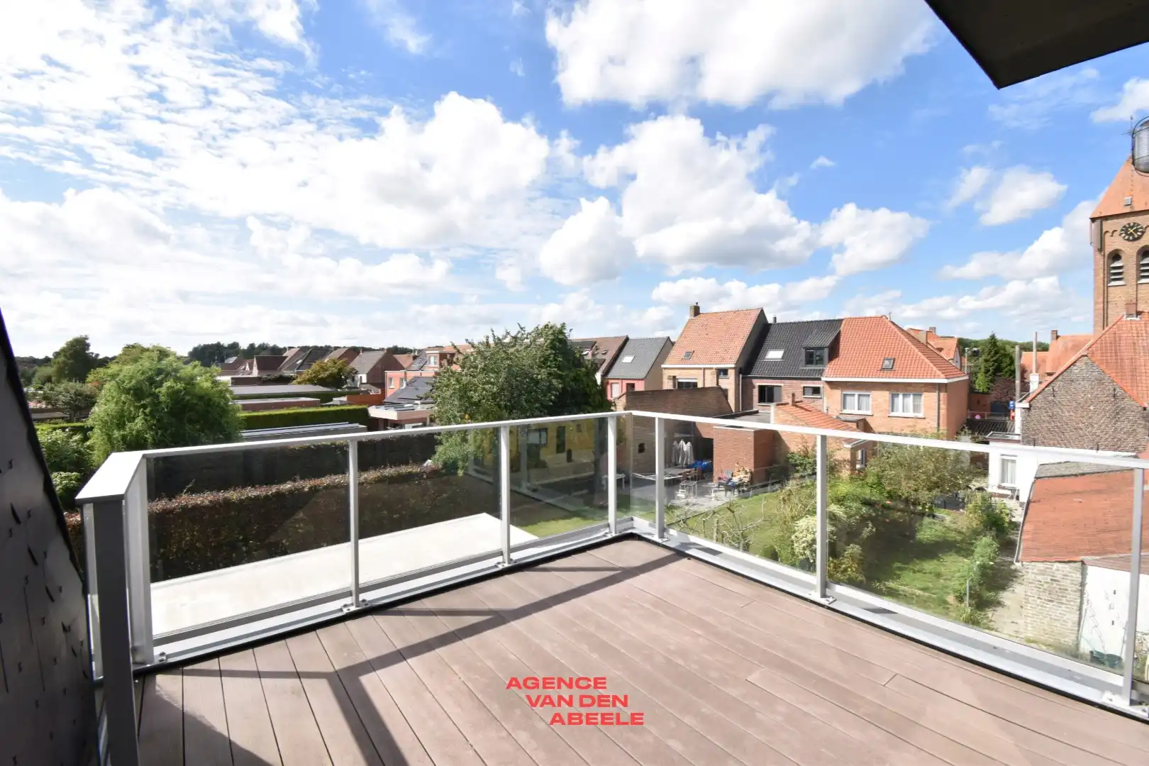 Opbrengsteigendom met 6 appartementen en 7 garages  foto 8