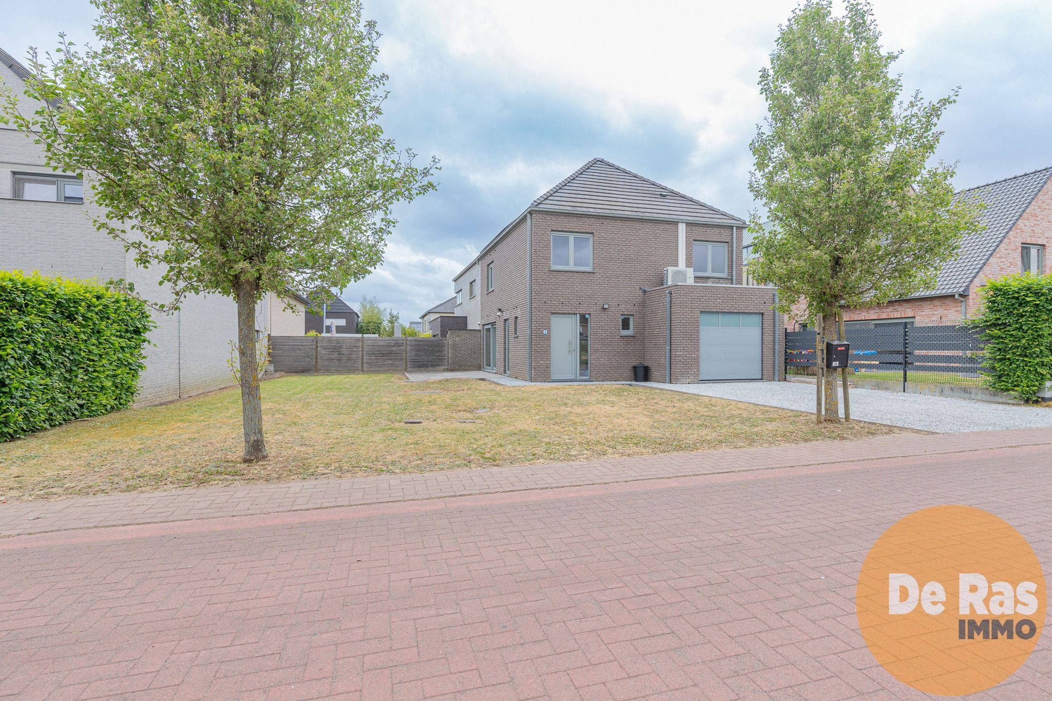 WETTEREN-Recente woning met 3 kamers in rustige verkaveling  foto {{pictureIndex}}
